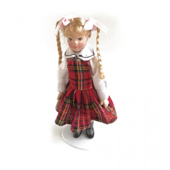 Кукла Девочка в платье шотландка Миниатюра 1:12